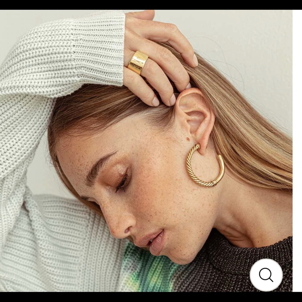 SOKO Gold-plated brass hoops